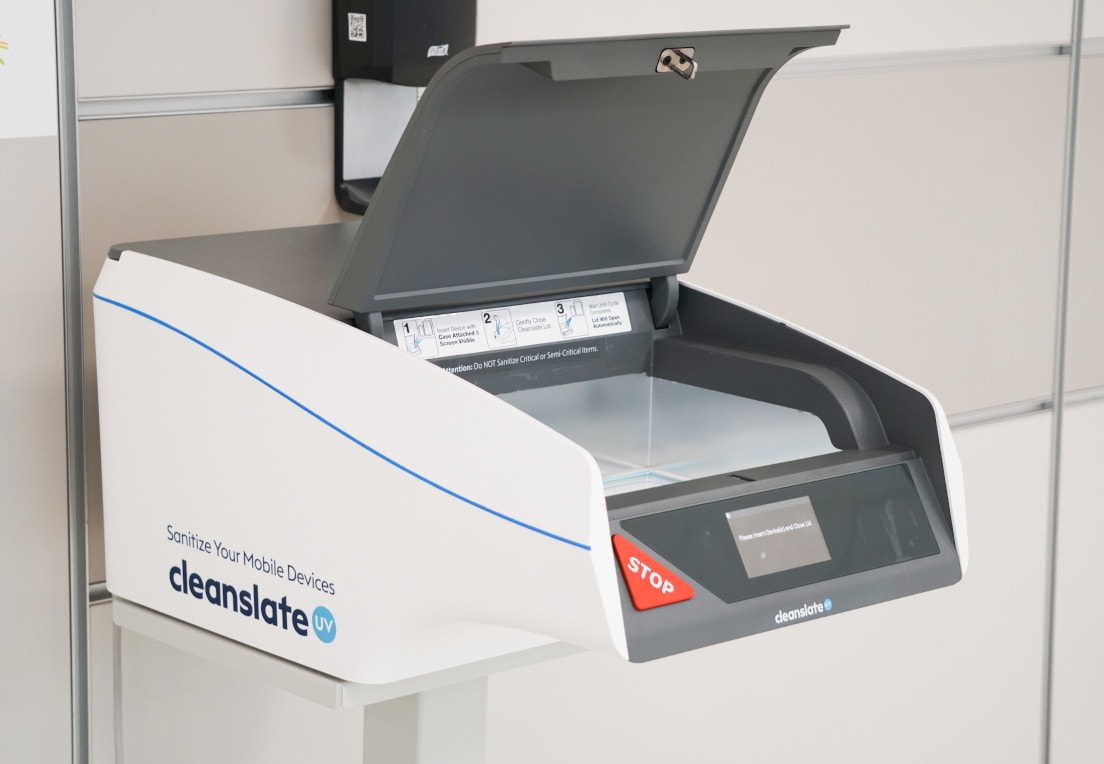 Cleanslate cleaning device with open lid