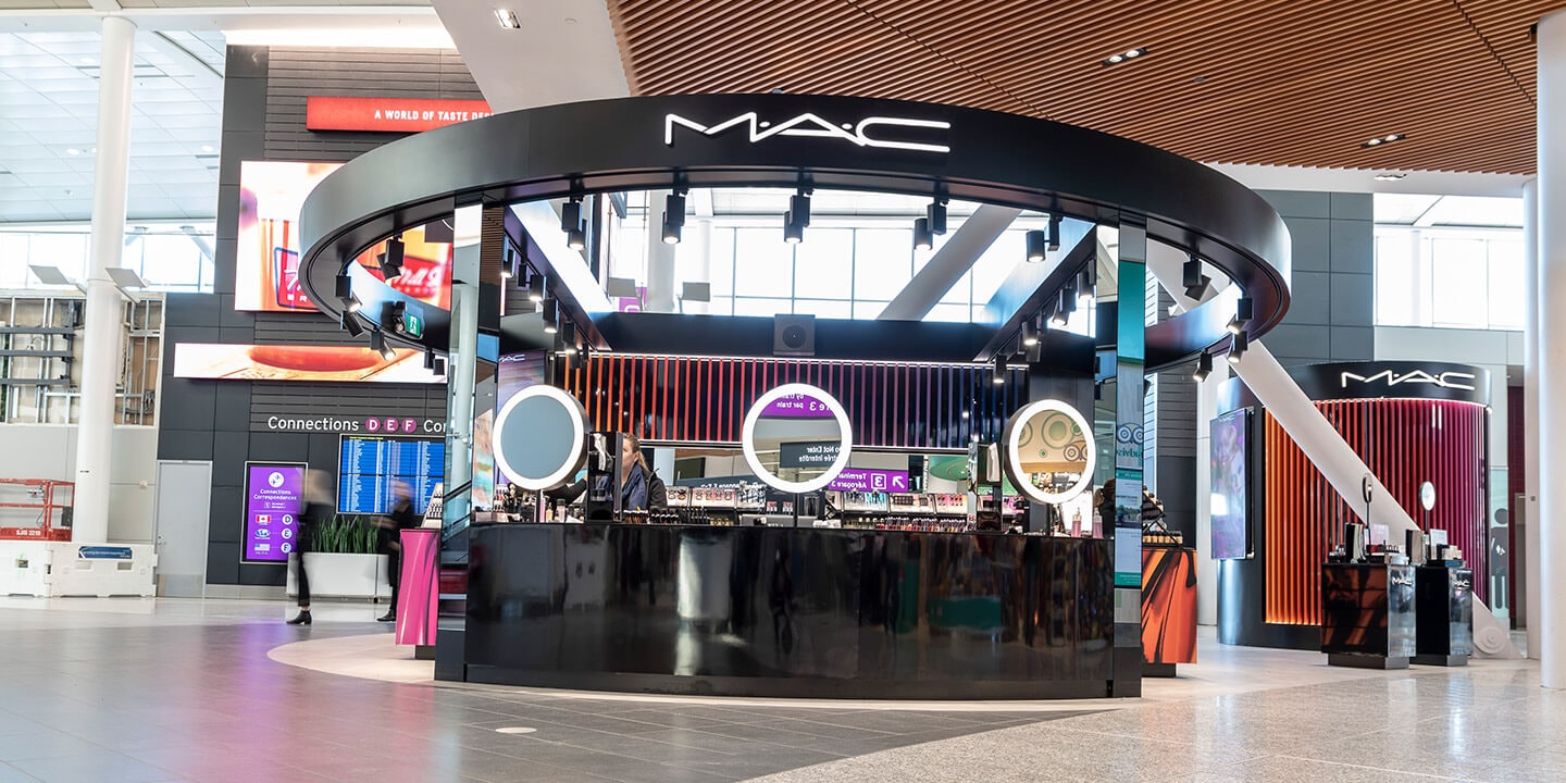 Vue extérieure du magasin MAC Cosmetics.